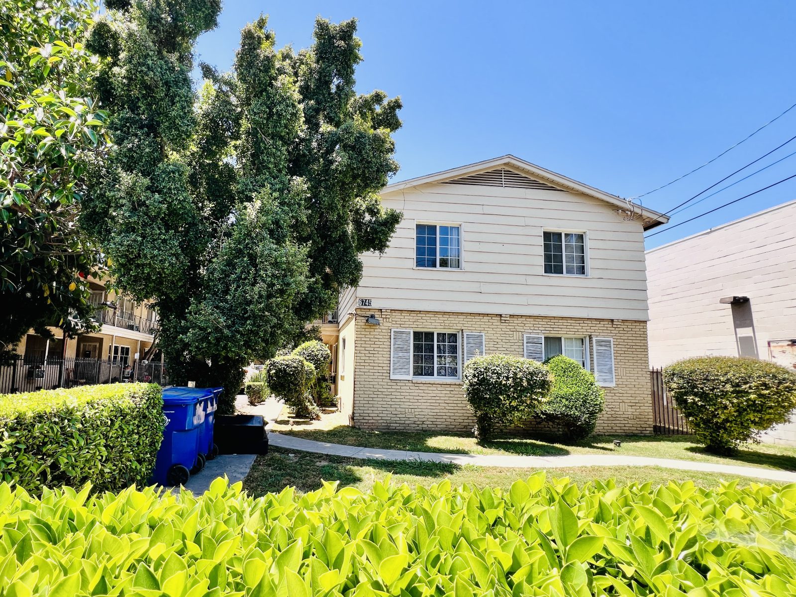 6745 HASKELL AVE exterior