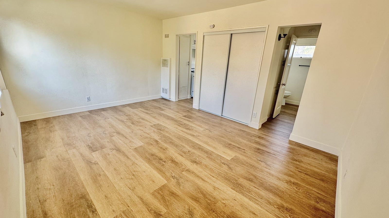 5930-47 RIVERTON AVE Apt. 40 interior