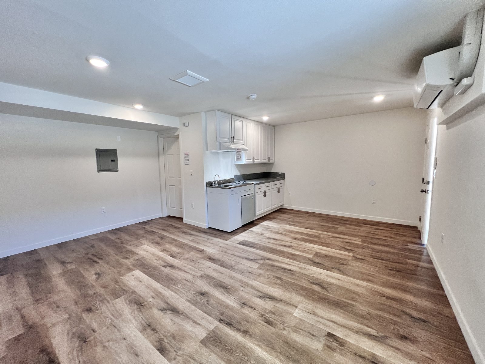 12040 STRATHERN Apt. 50 interior